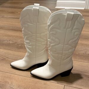 Journee Collection White Heeled Boots